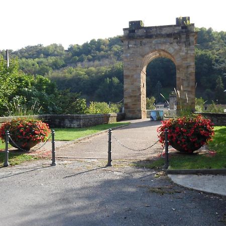 Le Pont De Livinhac Hotel Decazeville Exterior foto