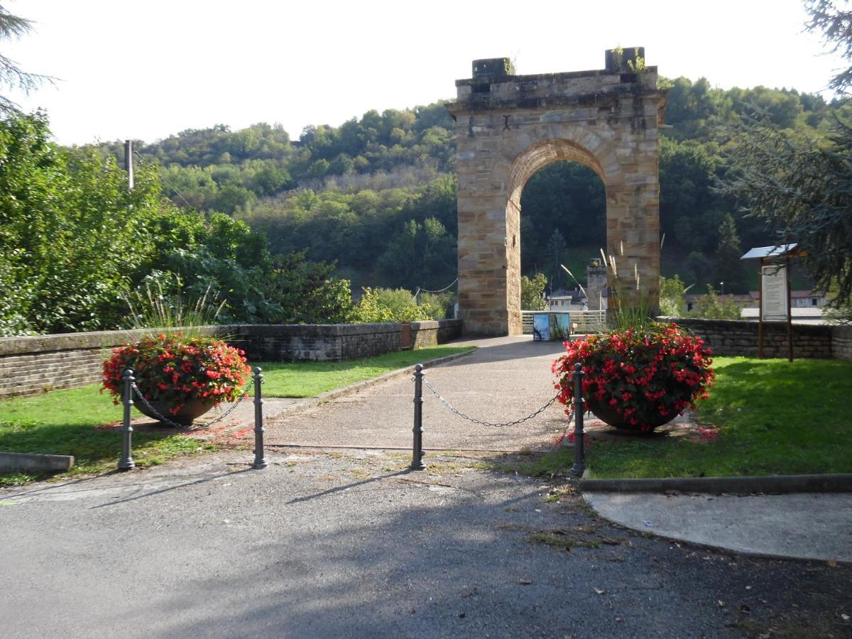 Le Pont De Livinhac Hotel Decazeville Exterior foto